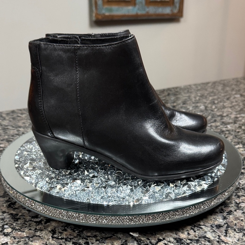 Easy Spirit leather Black Ankle Booties New 7.5W